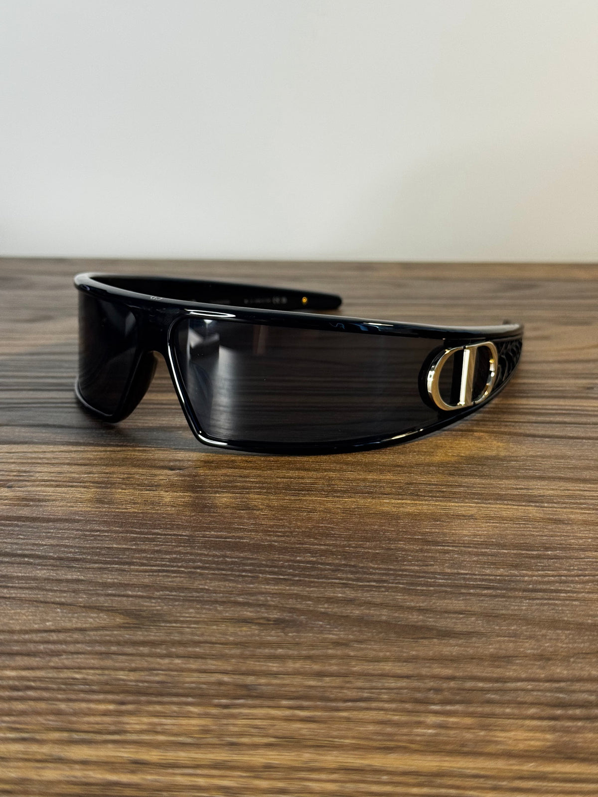 Dior VeryDior M1U Shield Sunglasses – Black