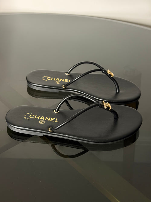 Chanel Classic CC Thong Sandals – Black / Gold