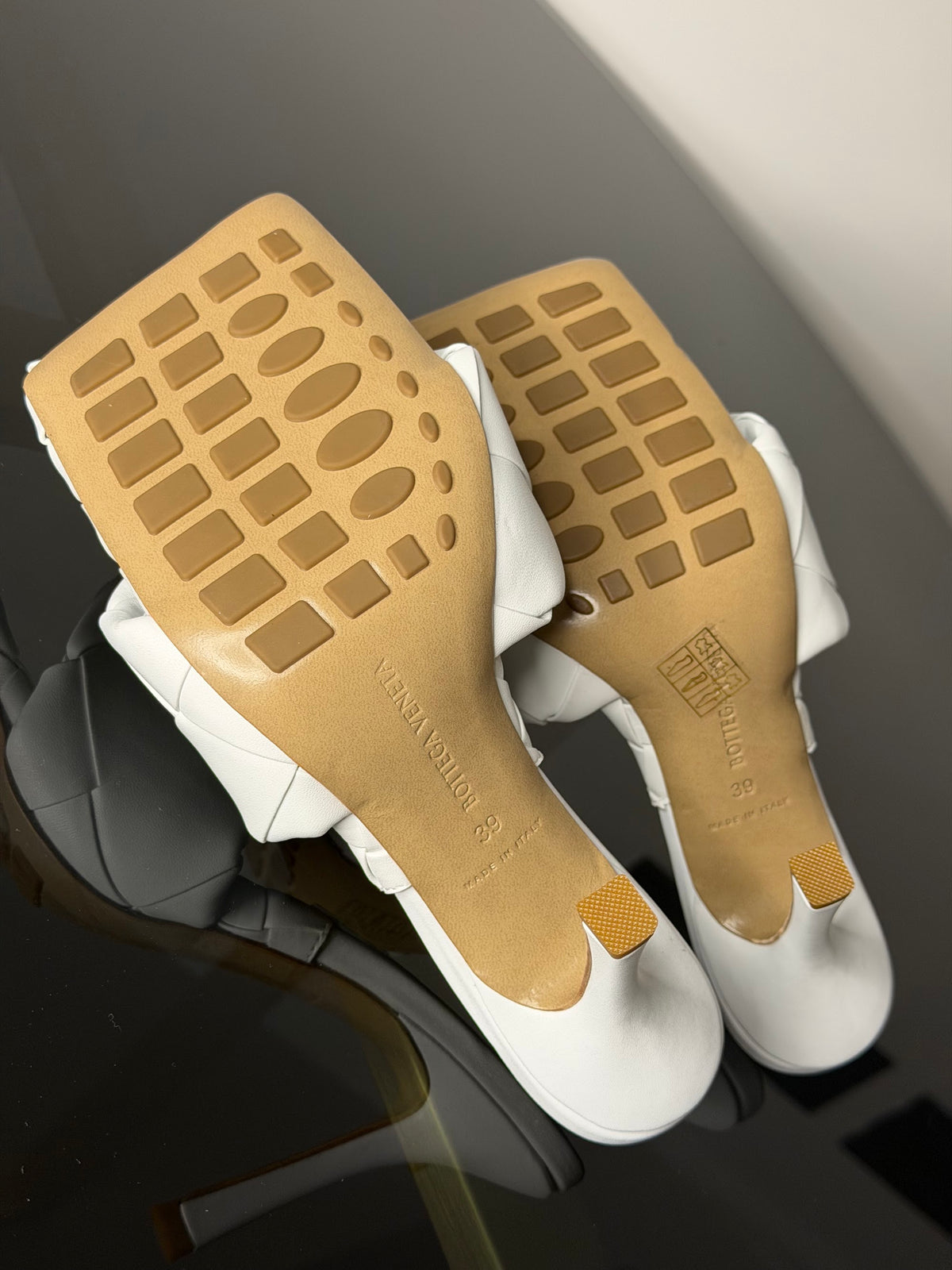 Bottega Veneta Lido Woven Leather Mules – White
