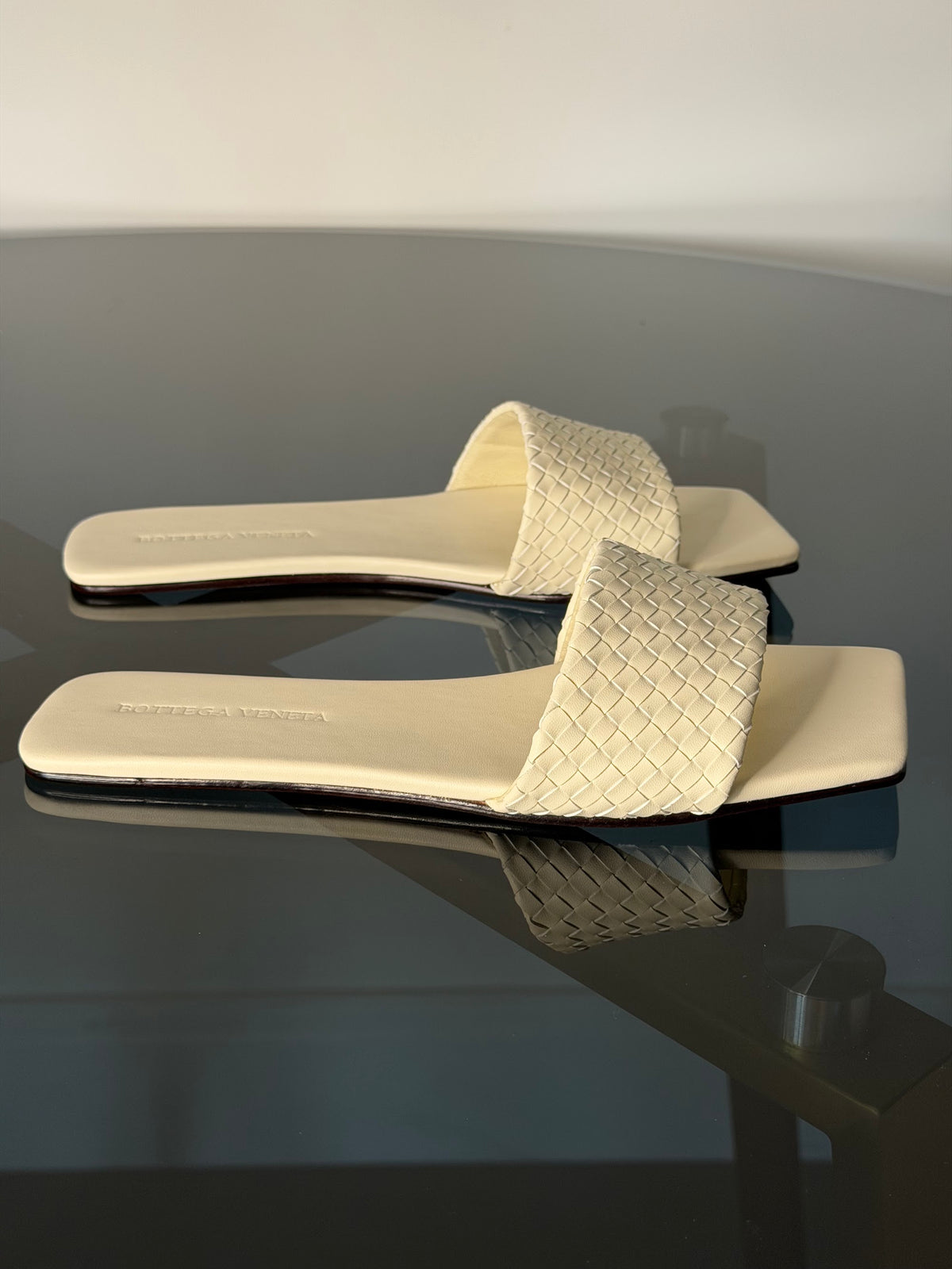 Bottega Veneta Intrecciato Leather Slide Sandals – Ivory