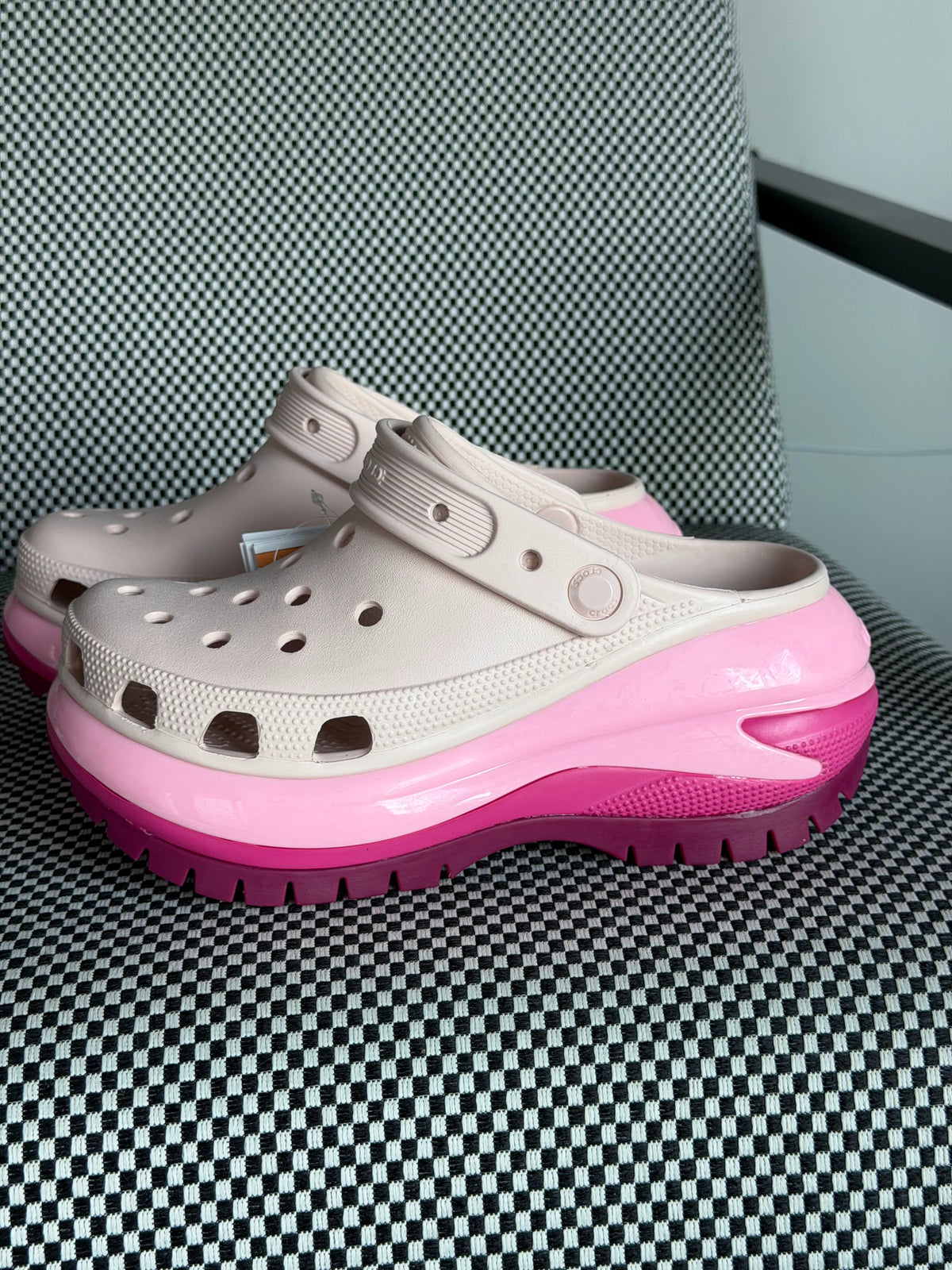 Crocs Mega Crush Clog – Bone / Pink