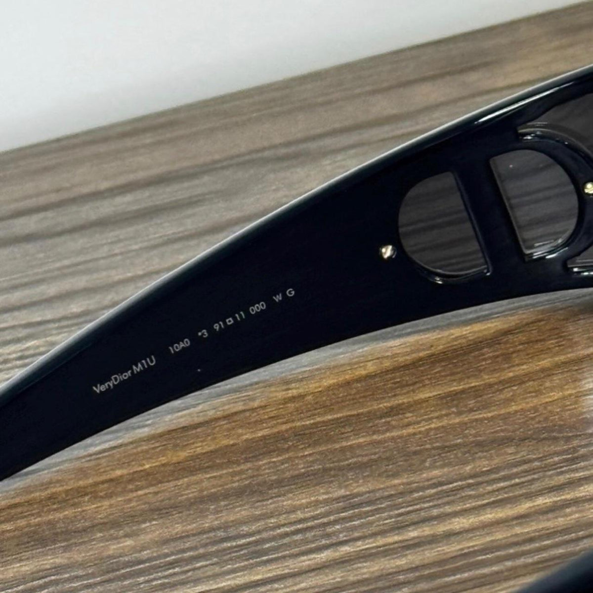 Dior VeryDior M1U Shield Sunglasses – Black