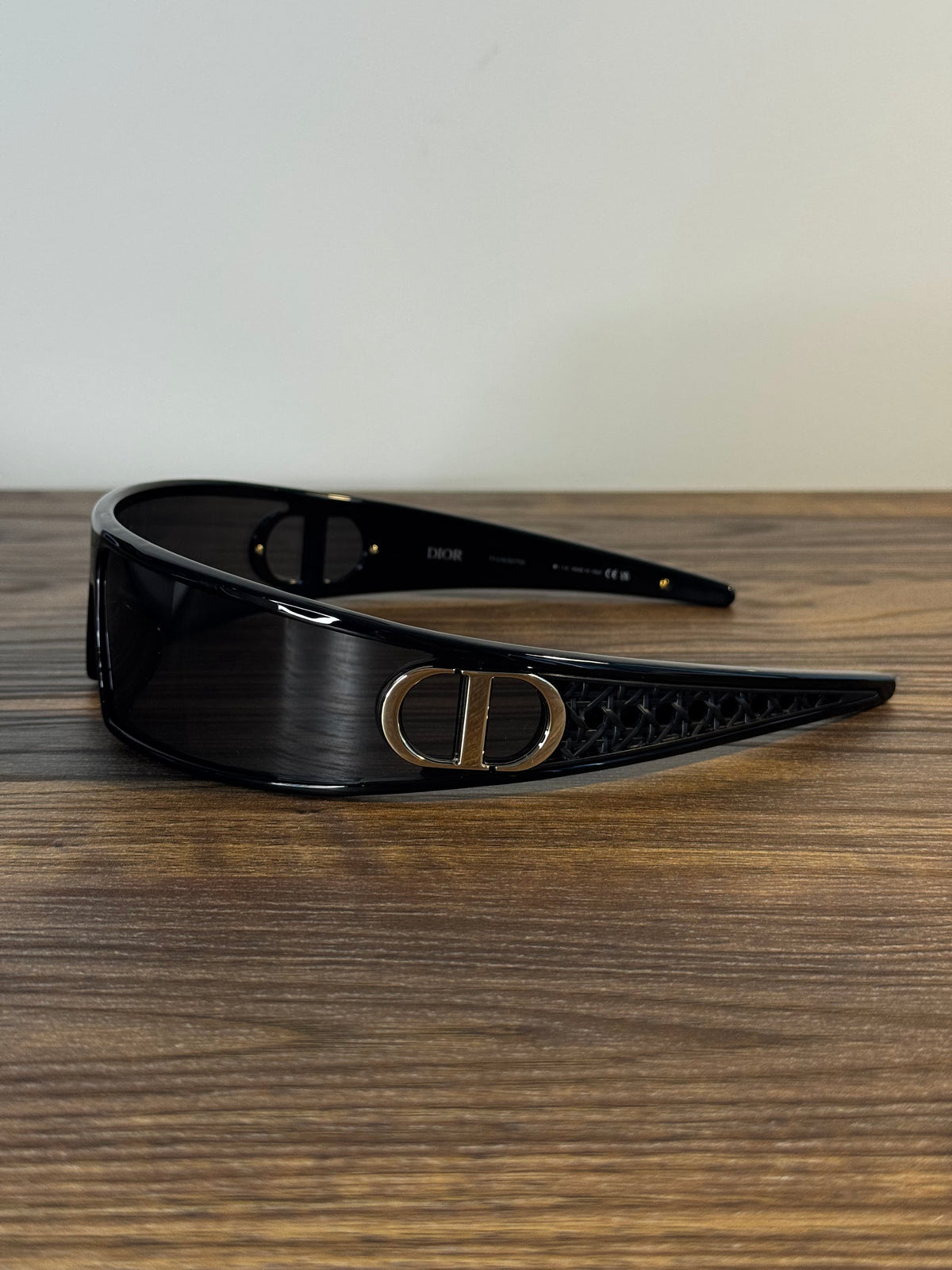 Dior VeryDior M1U Shield Sunglasses – Black